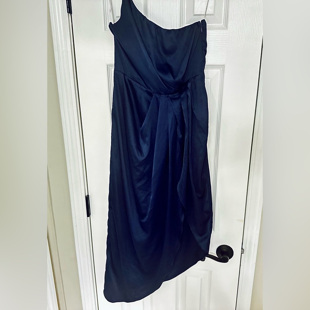 LIKE NEW LULU’s Law of Attraction Navy One-Shoulder Asymmetrical Midi Dress - Picture 5 of 7